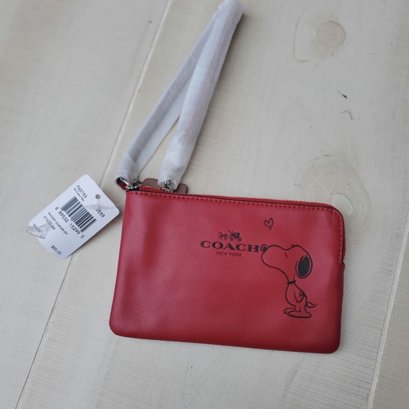 NWT COACH SNOOPY leather wristlet F65193 - Picture 2 of 7